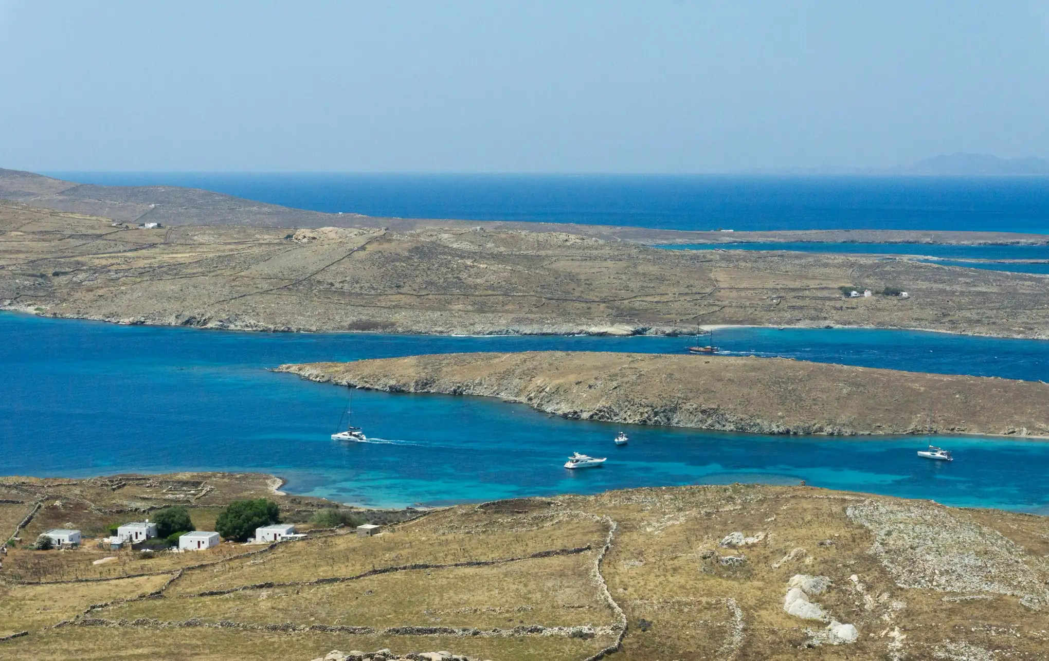 fabrizzio moncada f4OQrL7JevQ unsplash e-Mykonos | Hotels, Rentals & Services in Mykonos